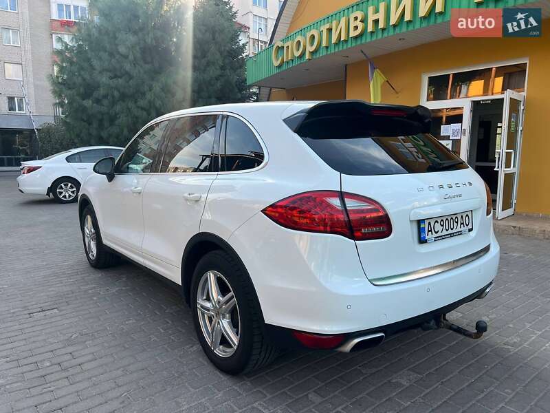 Внедорожник / Кроссовер Porsche Cayenne 2012 в Луцке