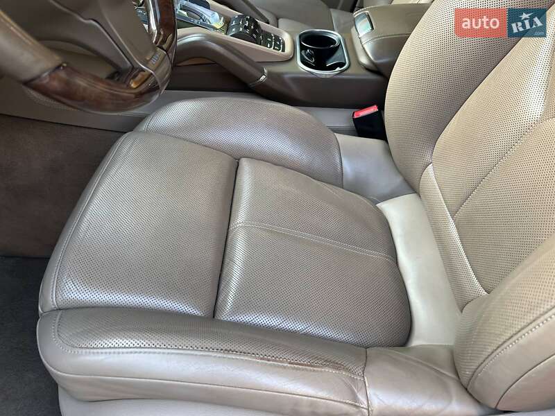 Внедорожник / Кроссовер Porsche Cayenne 2012 в Луцке