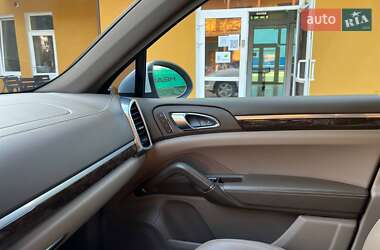 Внедорожник / Кроссовер Porsche Cayenne 2012 в 