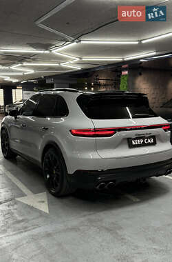 Внедорожник / Кроссовер Porsche Cayenne 2019 в 