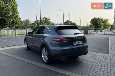 Внедорожник / Кроссовер Porsche Cayenne 2018 в 