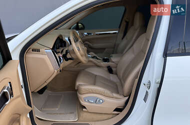 Внедорожник / Кроссовер Porsche Cayenne 2010 в 