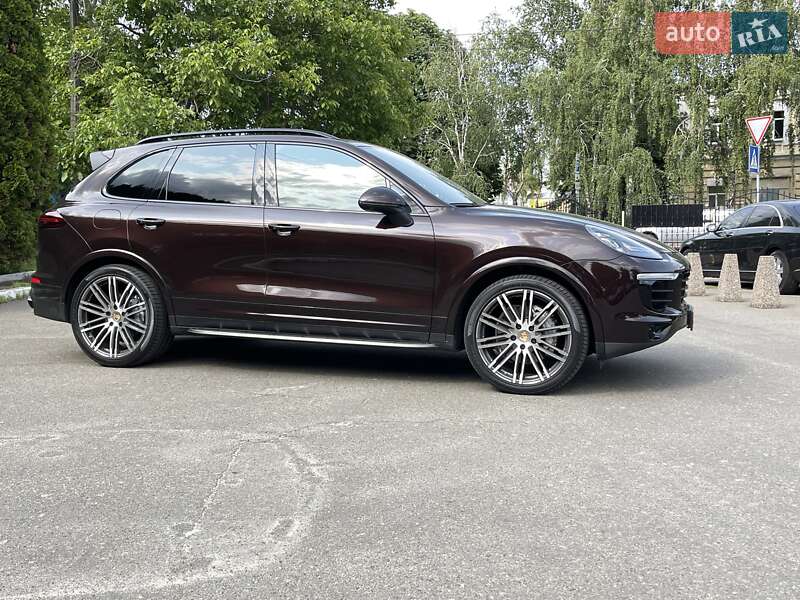 Внедорожник / Кроссовер Porsche Cayenne 2015 в Киеве