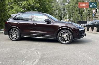 Внедорожник / Кроссовер Porsche Cayenne 2015 в 