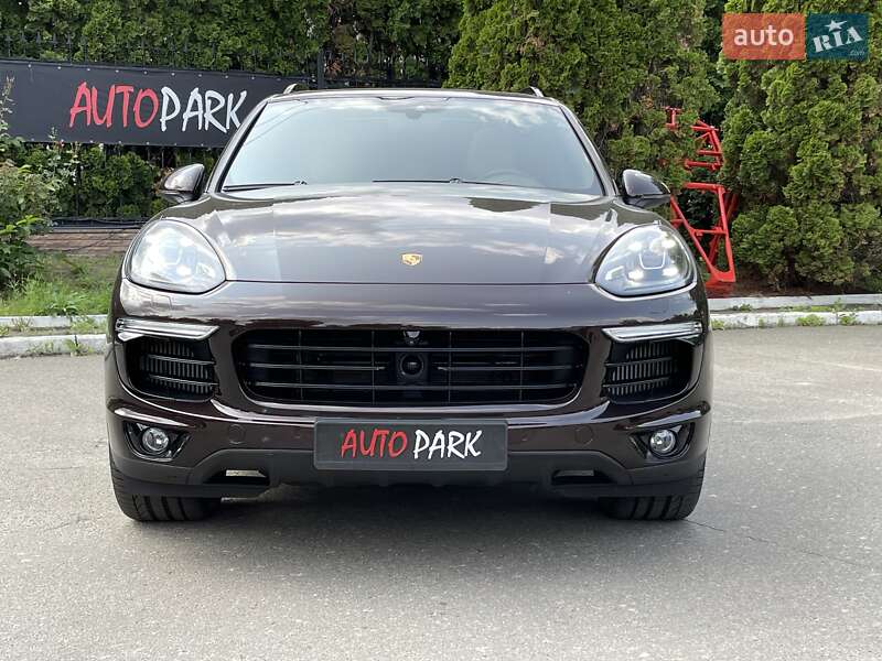 Внедорожник / Кроссовер Porsche Cayenne 2015 в Киеве