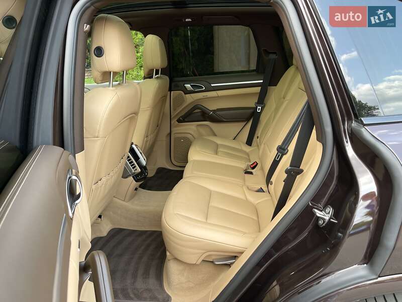 Внедорожник / Кроссовер Porsche Cayenne 2015 в Киеве