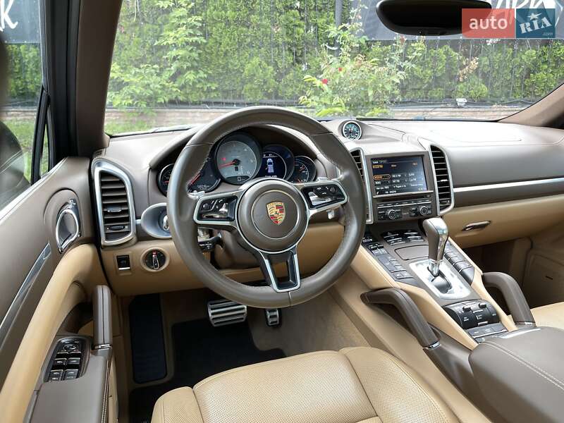 Внедорожник / Кроссовер Porsche Cayenne 2015 в Киеве