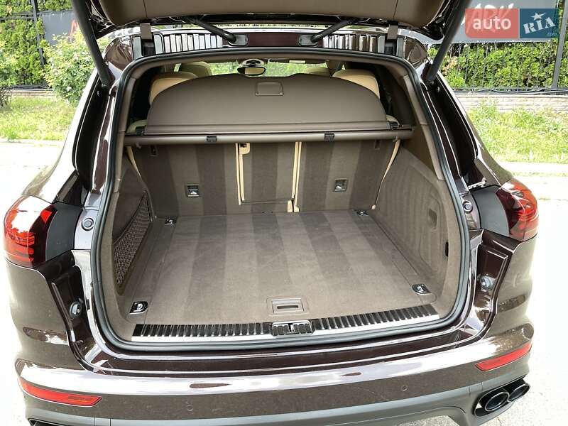 Внедорожник / Кроссовер Porsche Cayenne 2015 в Киеве