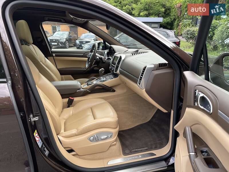 Внедорожник / Кроссовер Porsche Cayenne 2015 в Киеве