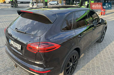 Внедорожник / Кроссовер Porsche Cayenne 2014 в 
