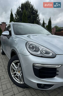 Внедорожник / Кроссовер Porsche Cayenne 2015 в Самборе