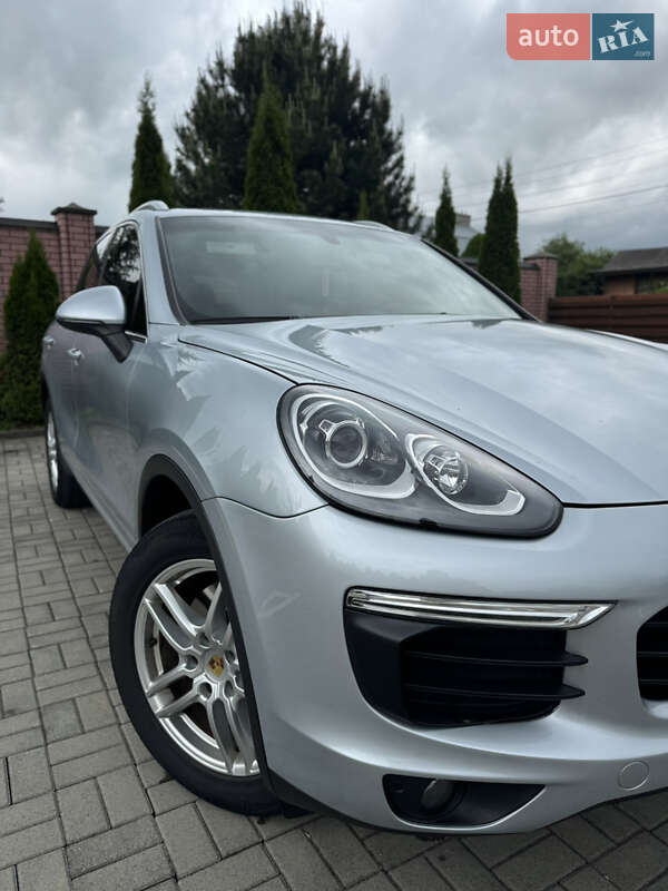Внедорожник / Кроссовер Porsche Cayenne 2015 в 