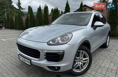Внедорожник / Кроссовер Porsche Cayenne 2015 в 