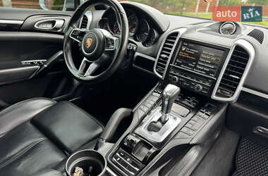 Внедорожник / Кроссовер Porsche Cayenne 2015 в 