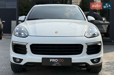 Внедорожник / Кроссовер Porsche Cayenne 2016 в 