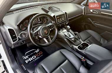 Внедорожник / Кроссовер Porsche Cayenne 2016 в 