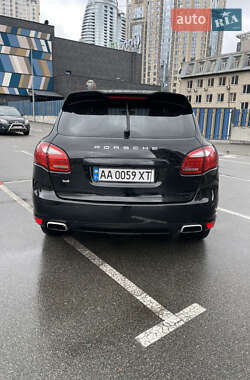Внедорожник / Кроссовер Porsche Cayenne 2012 в 