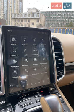 Внедорожник / Кроссовер Porsche Cayenne 2012 в 