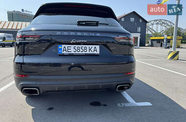 Внедорожник / Кроссовер Porsche Cayenne 2018 в 
