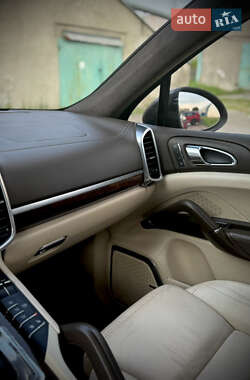 Внедорожник / Кроссовер Porsche Cayenne 2010 в 