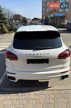 Внедорожник / Кроссовер Porsche Cayenne 2016 в 