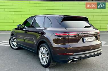 Внедорожник / Кроссовер Porsche Cayenne 2018 в 