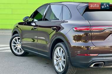 Внедорожник / Кроссовер Porsche Cayenne 2018 в 