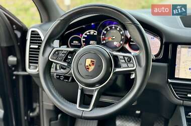 Внедорожник / Кроссовер Porsche Cayenne 2018 в 