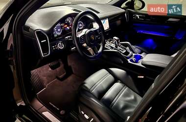 Внедорожник / Кроссовер Porsche Cayenne 2018 в 