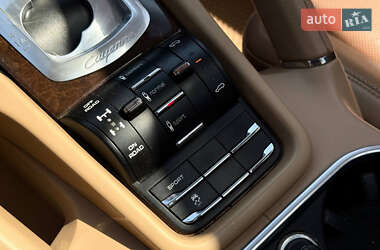 Внедорожник / Кроссовер Porsche Cayenne 2013 в 