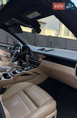 Внедорожник / Кроссовер Porsche Cayenne 2019 в 