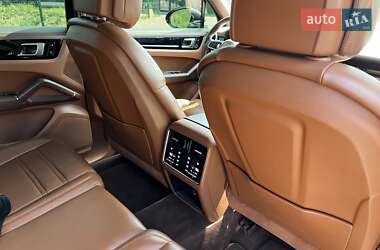 Внедорожник / Кроссовер Porsche Cayenne 2019 в 