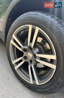 Внедорожник / Кроссовер Porsche Cayenne 2013 в 
