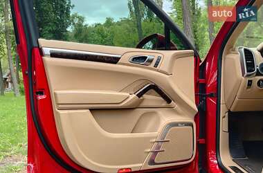 Внедорожник / Кроссовер Porsche Cayenne 2015 в 