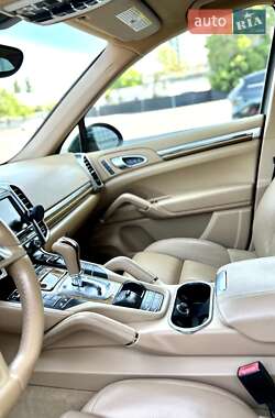 Внедорожник / Кроссовер Porsche Cayenne 2012 в 