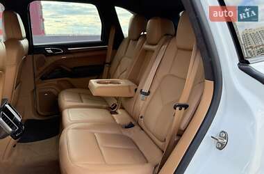Внедорожник / Кроссовер Porsche Cayenne 2013 в 