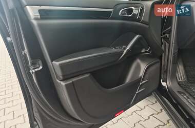 Внедорожник / Кроссовер Porsche Cayenne 2014 в 