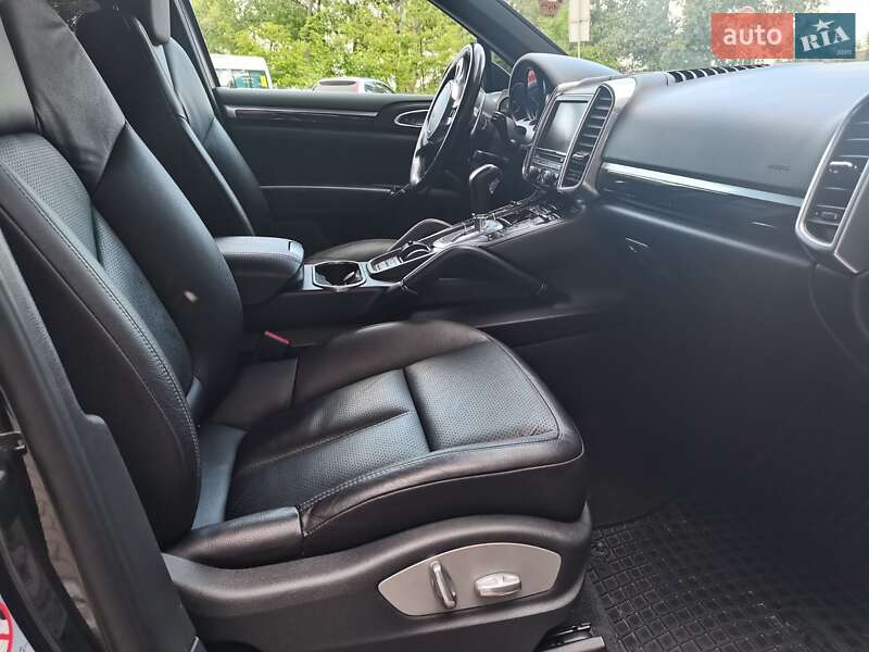 Позашляховик / Кросовер Porsche Cayenne 2014 в Тернополі