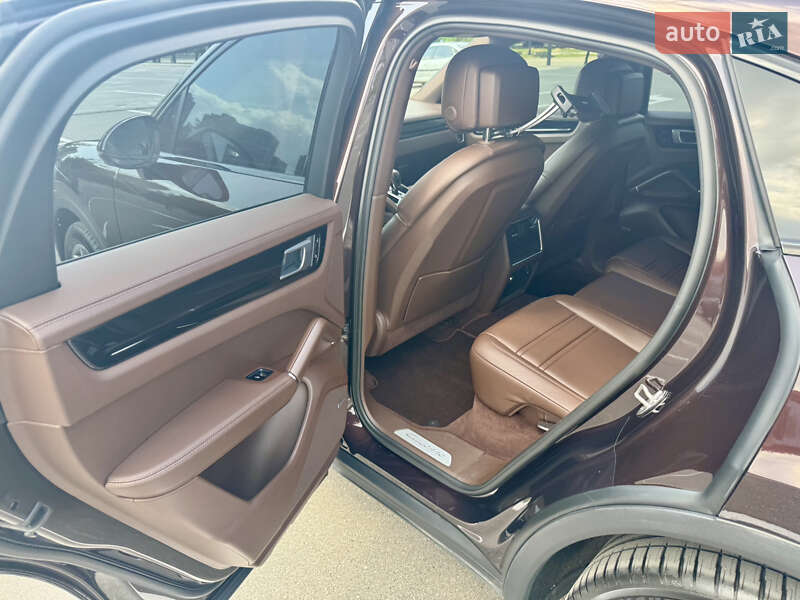 Позашляховик / Кросовер Porsche Cayenne 2019 в Києві