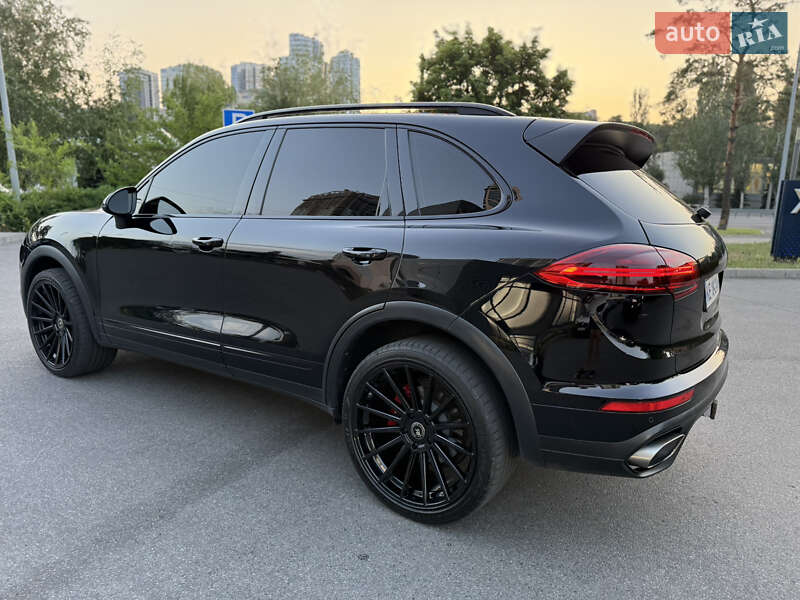 Позашляховик / Кросовер Porsche Cayenne 2017 в Києві