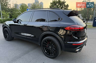 Внедорожник / Кроссовер Porsche Cayenne 2017 в 