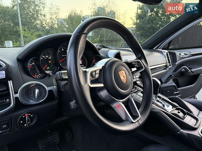 Позашляховик / Кросовер Porsche Cayenne 2017 в Києві