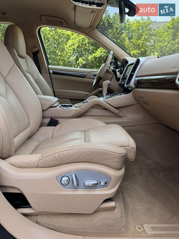 Внедорожник / Кроссовер Porsche Cayenne 2013 в Одессе