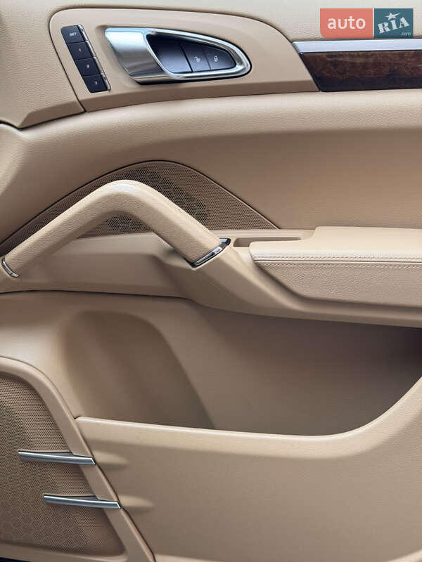 Внедорожник / Кроссовер Porsche Cayenne 2013 в Одессе