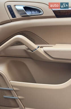 Внедорожник / Кроссовер Porsche Cayenne 2013 в 