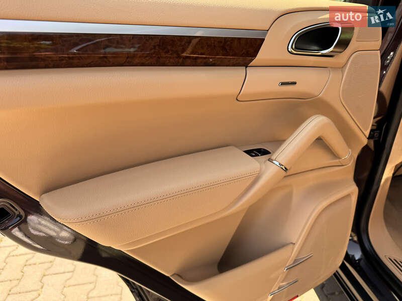 Внедорожник / Кроссовер Porsche Cayenne 2013 в Одессе
