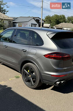 Внедорожник / Кроссовер Porsche Cayenne 2015 в 