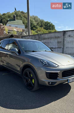 Внедорожник / Кроссовер Porsche Cayenne 2015 в 