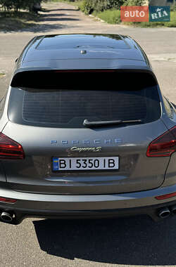 Внедорожник / Кроссовер Porsche Cayenne 2015 в 