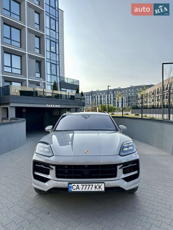 Внедорожник / Кроссовер Porsche Cayenne 2023 в 